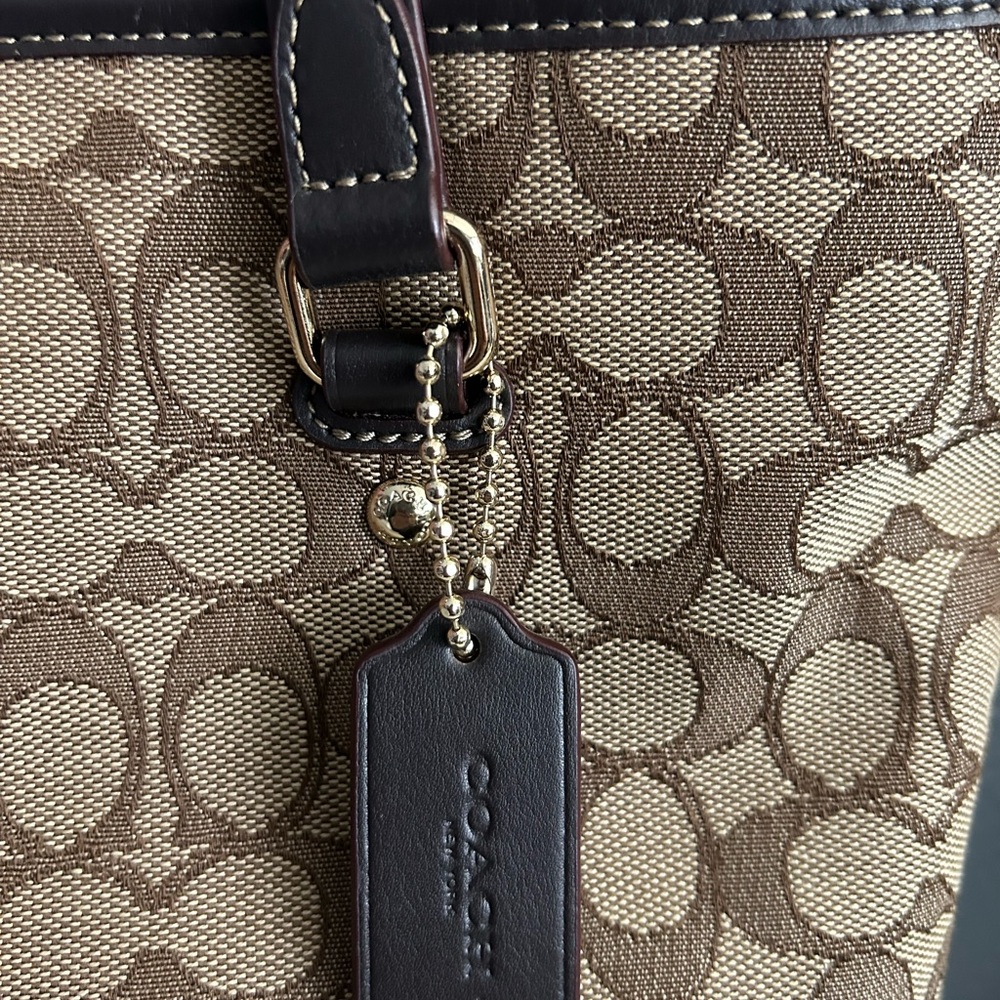 Coach F58282 Vintage Jacquard Tan and Brown Signature Tote - Picture 4 of 9